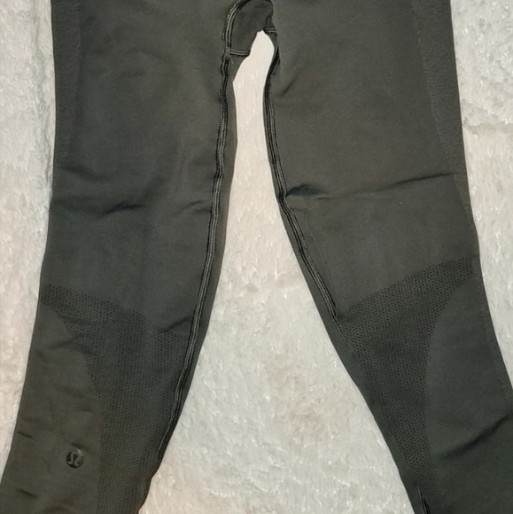 Lululemon Ribbed Yoga Pant - Picture 5 of 9